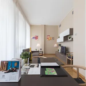 Апартаменты Hemeras Boutique Homes - Design Near Duomo Cathedral, Милан
